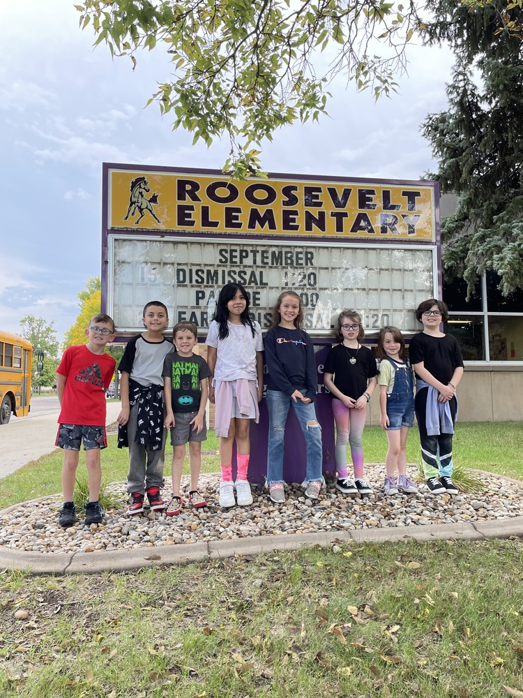 Community rallies with holiday cheer at Roosevelt Elementary